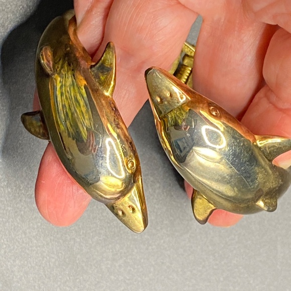Vintage Chunky Gold Tone Brassy Dolphin Hinged Clamper Bracelet - Picture 5 of 5